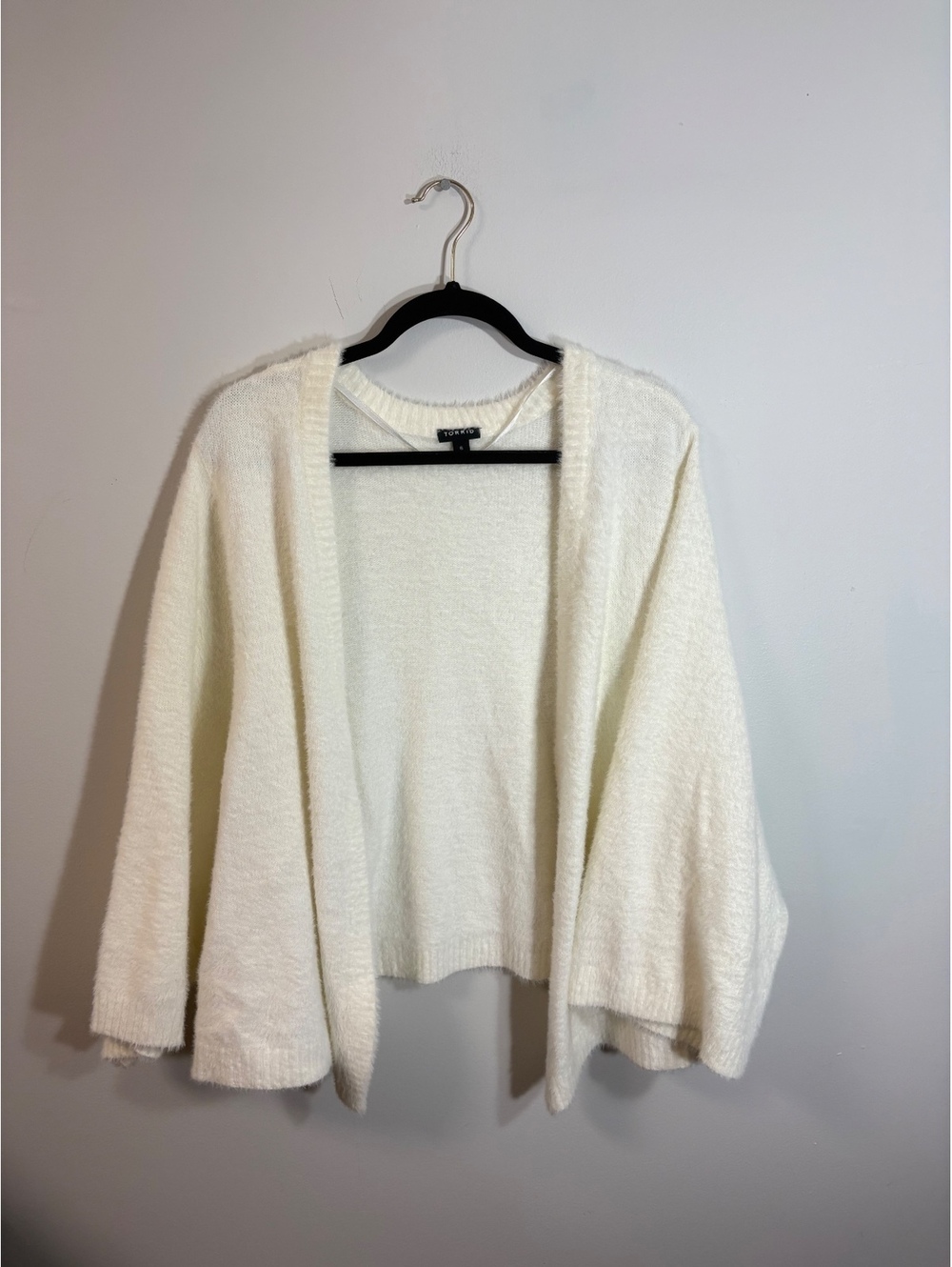 Torrid Size 6 Cream/Ivory Cozy Wide Sleeve Cardigan Shrug Fuzzy Plush Sweater